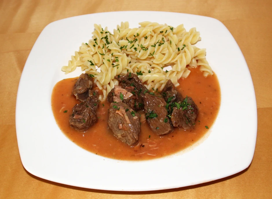 Rindsragout mit Wei&szlig;wein