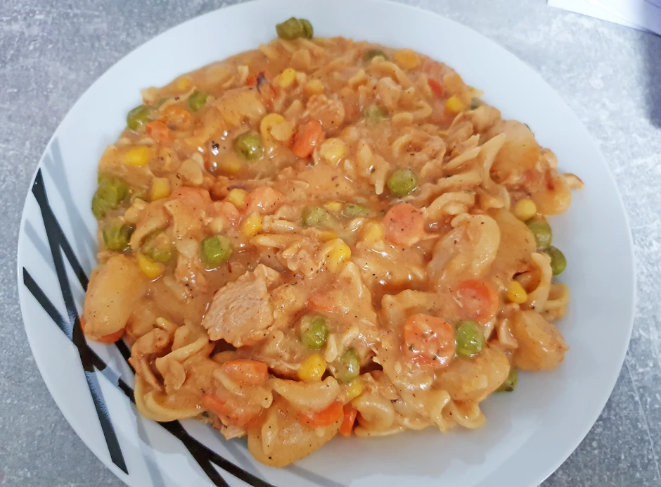 Geschnetzeltes mit Gnocchi und Nudeln