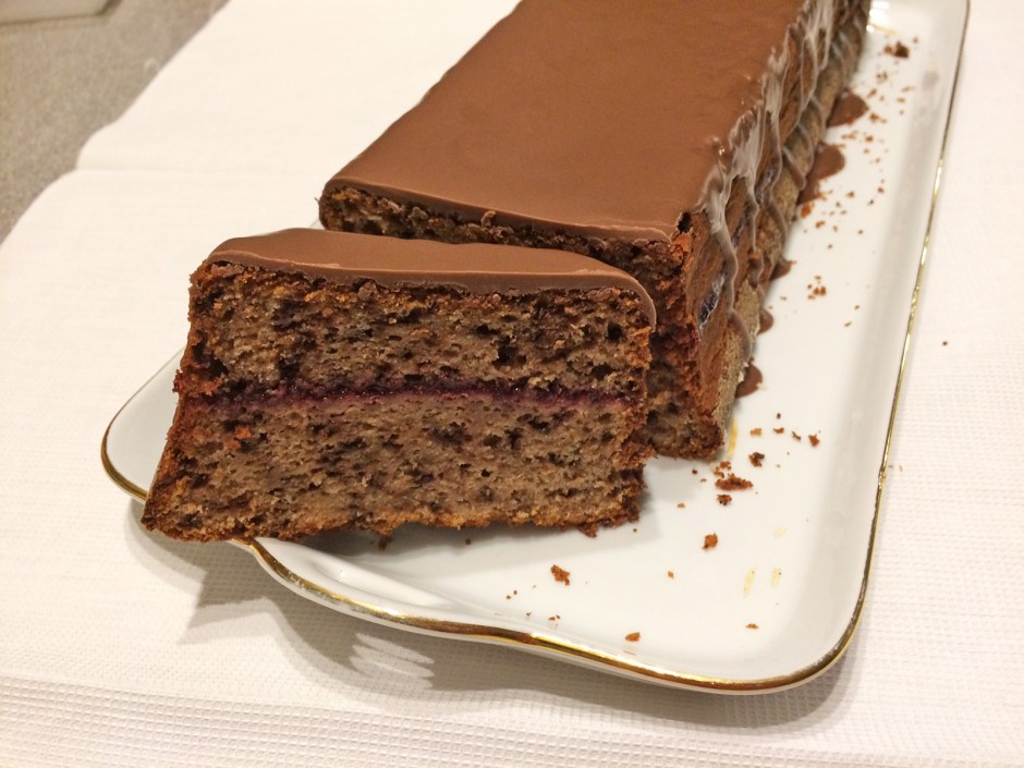Bananenkuchen mit Schokostreusel und Glasur