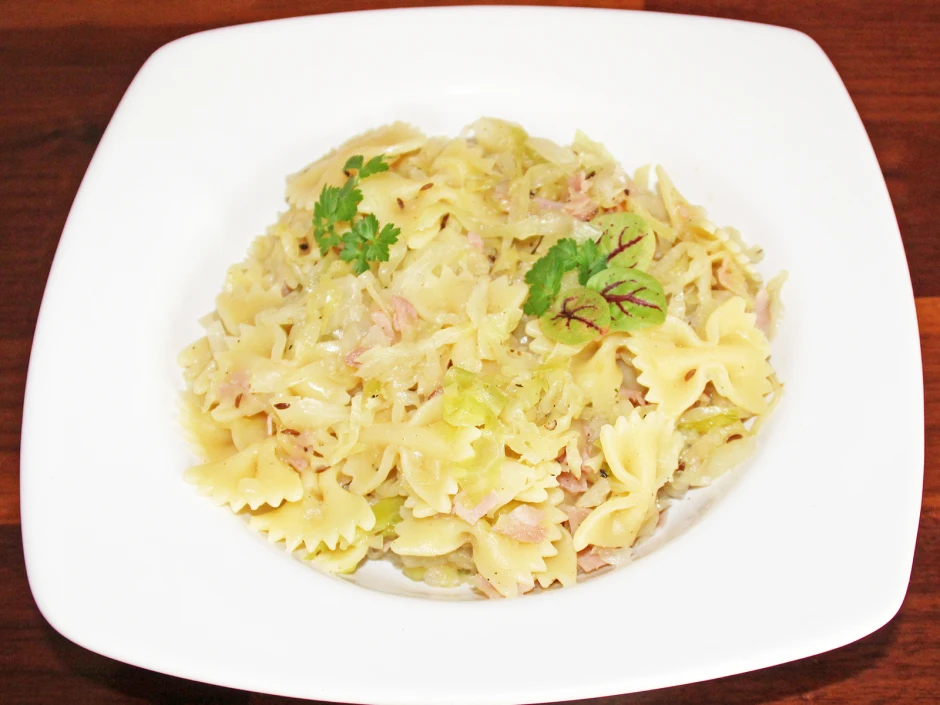 Krautfarfalle mit Schinken