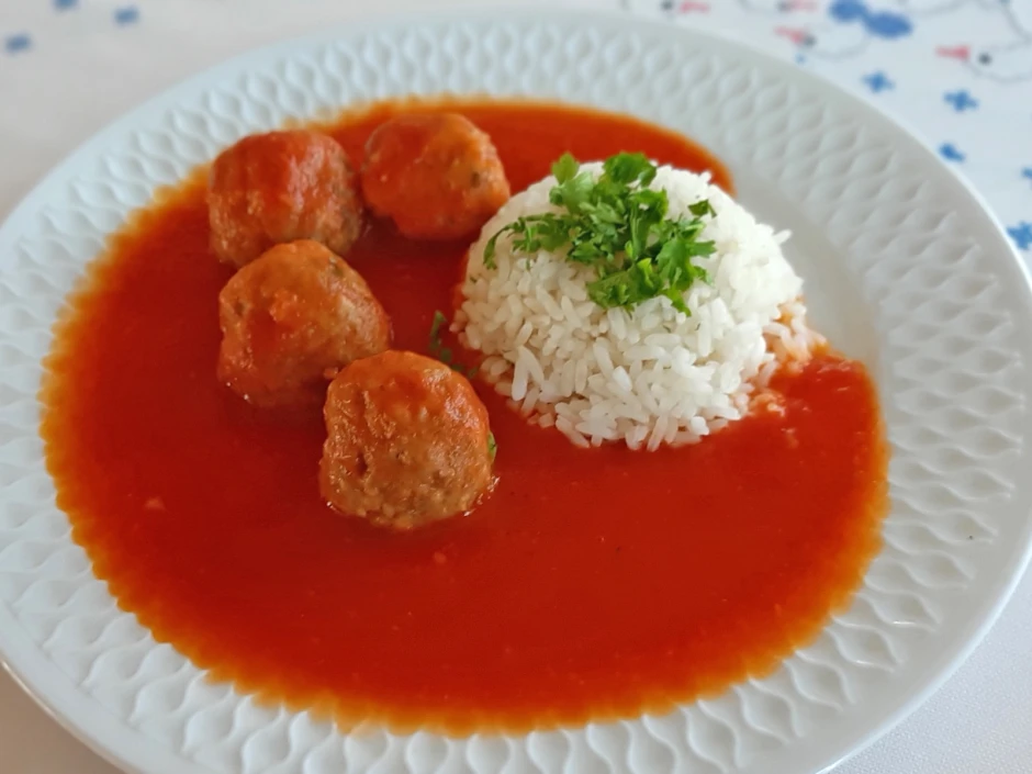 Fleischbällchen in Tomatensauce