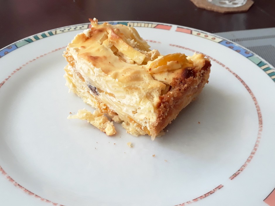 Topfennudelauflauf mit Pfirsichen