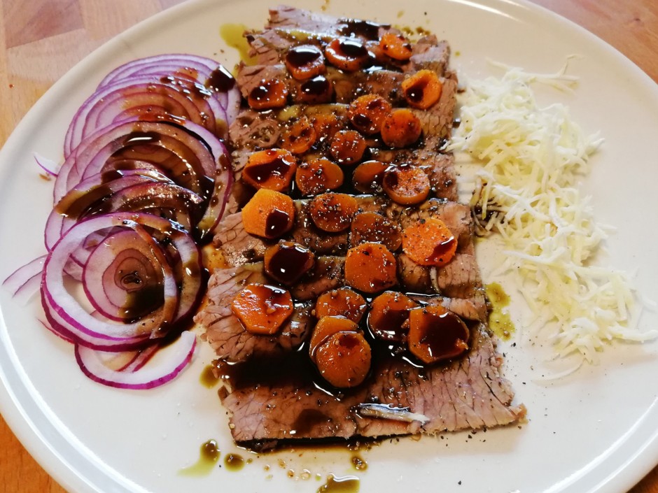 Spätes Frühstück mit Rindfleisch