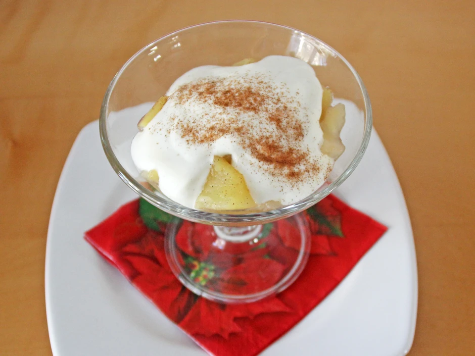 Joghurt-Topfen-Creme mit Apfelkompott