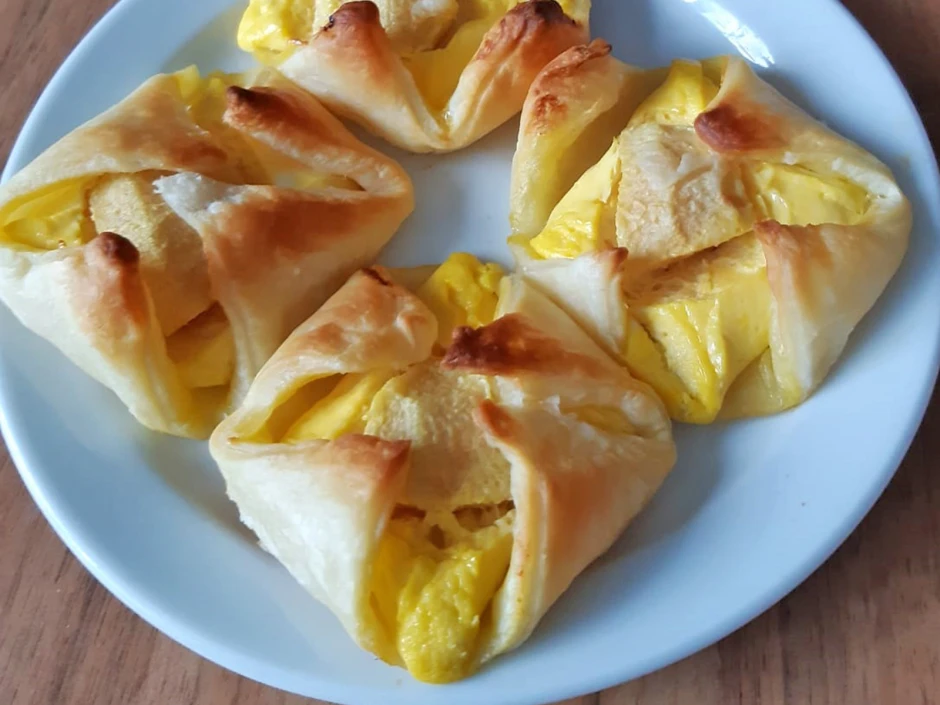 Topfengolatschen mit Apfel