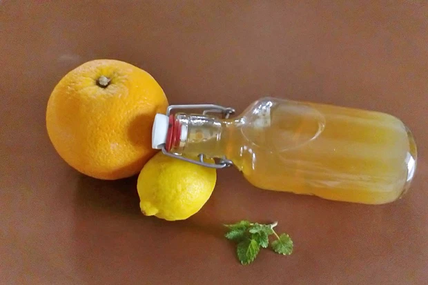Zitronenmelissensaft