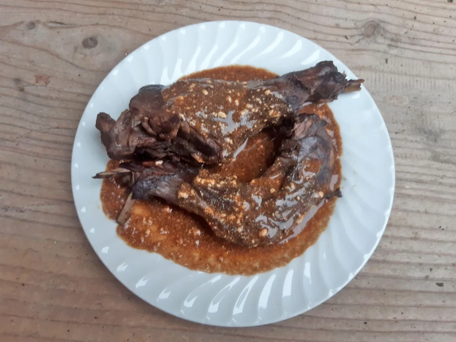 Hasenfleisch mit Sauerrahm