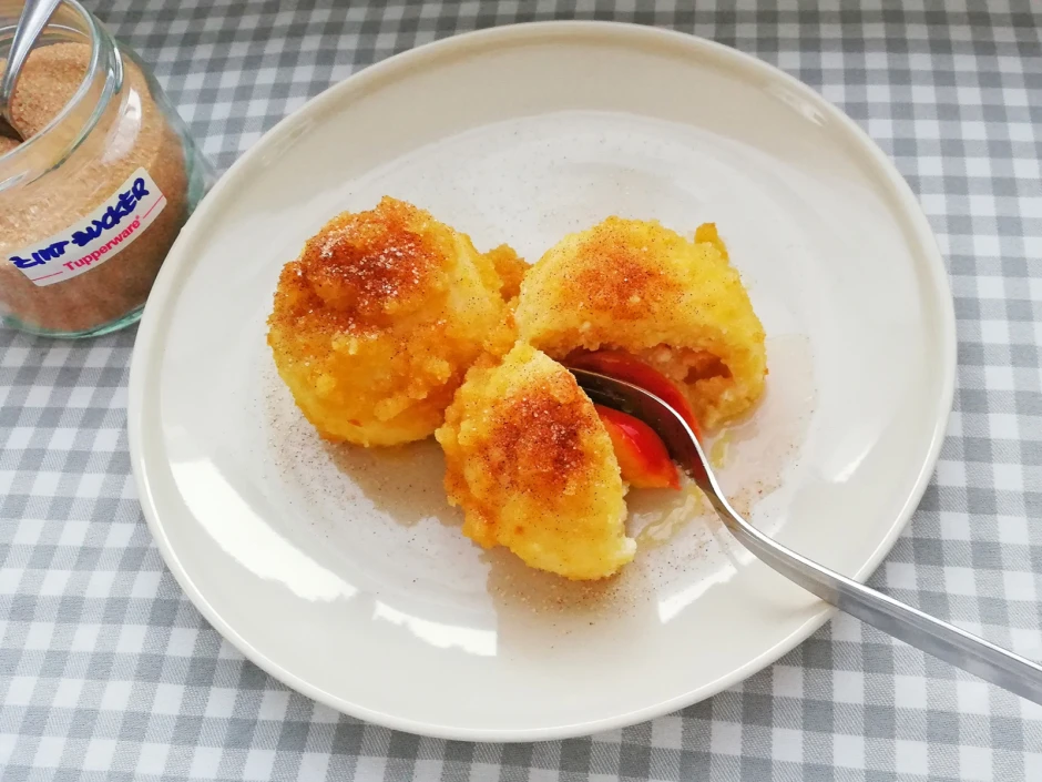 Zwetschgenknödel mit Bröseltopfen