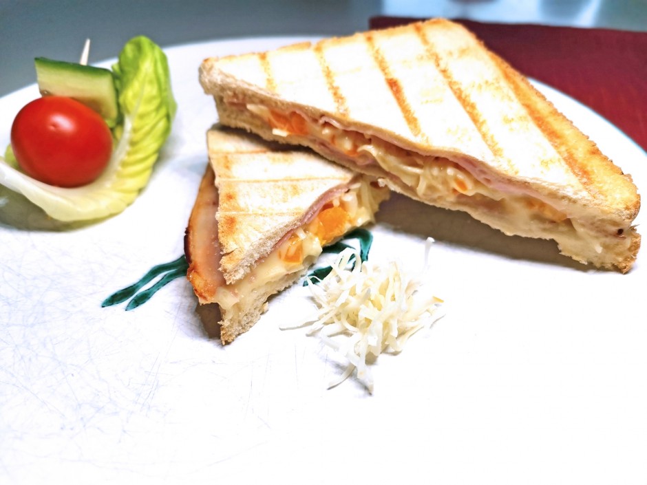 Fuxis Kren-Schinken-Käse-Toast
