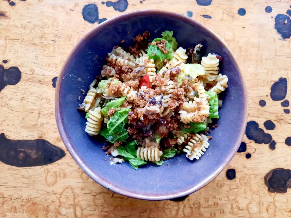 Nuri Sardinen Pasta mit Mandeln, Korinthen und Wirsing