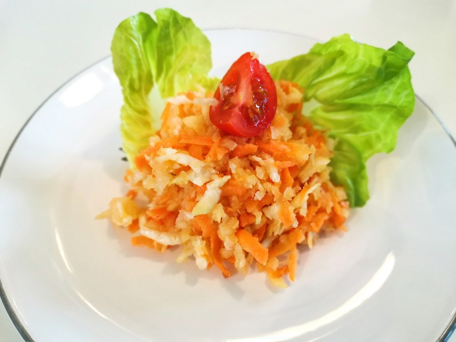 Gesunder Apfel-Karotte-Sellerie-Salat