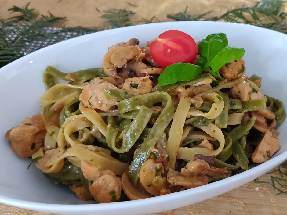 Tagliatelle crema di funghi e pollo