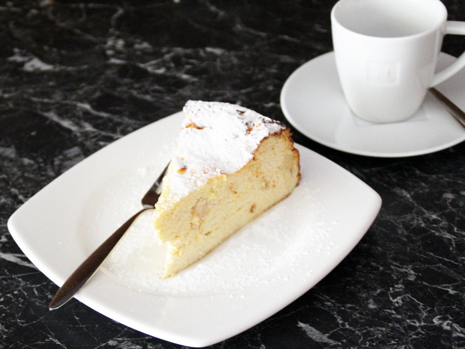 Topfentorte mit Äpfeln