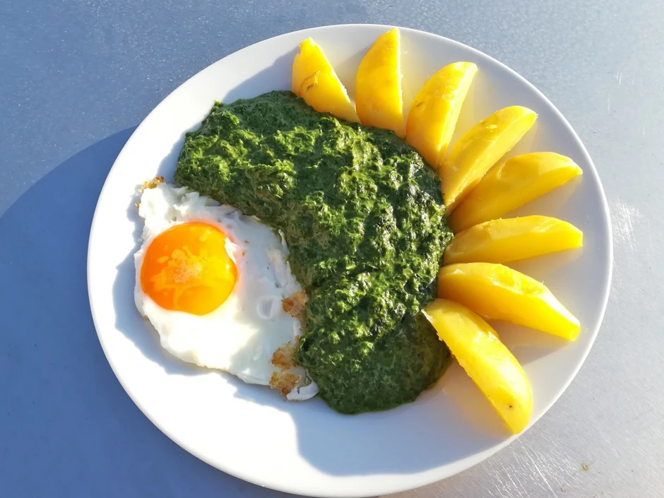 Bärlauch gedünstet mit Kartoffeln und Spiegelei