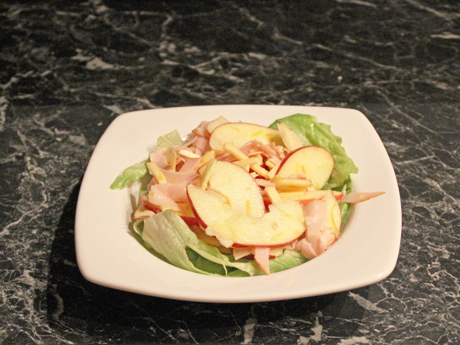 Schinken-Käse-Apfel-Salat