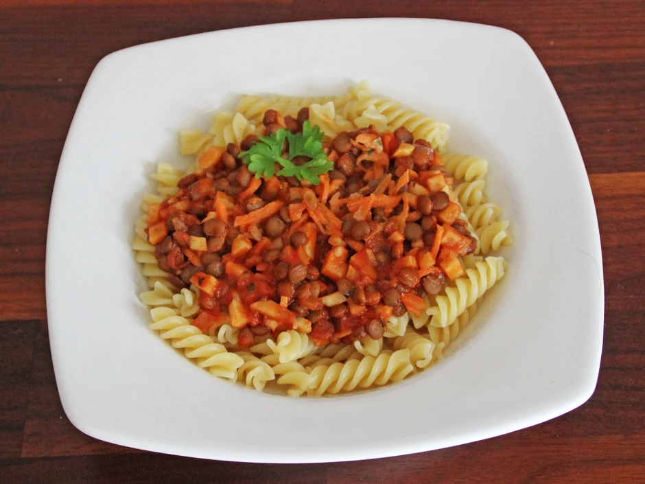 Fusilli mit Tomaten-Linsen-Sauce
