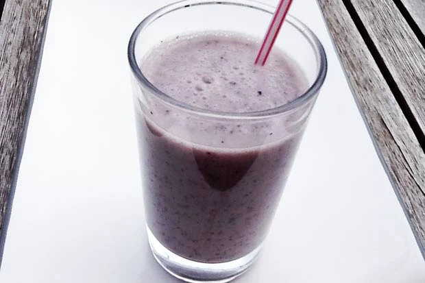 Heidelbeer-Bananensmoothie mit Mandelmilch