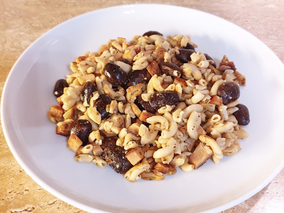 Selchfleisch-Hörnchen-Käferbohnenpfanne