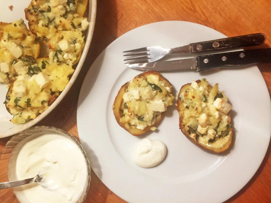 Ofenerd&auml;pfel mit Topfen-Minz-F&uuml;lle