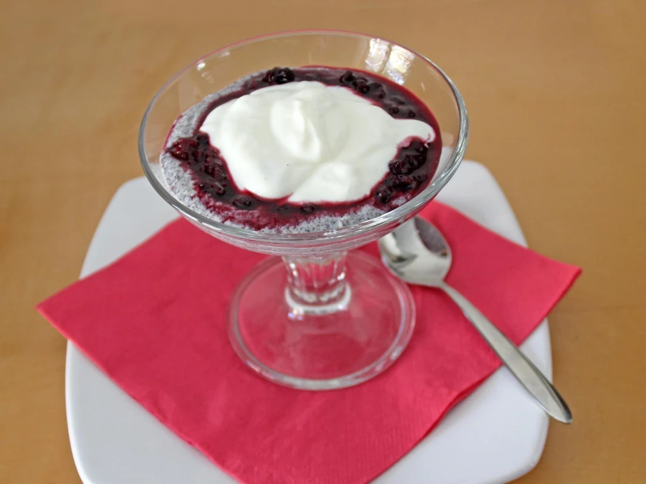Mohncreme mit Hollerr&ouml;ster