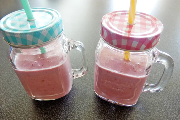 Himbeer-Bananen-Milch