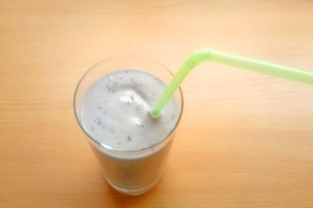 Moosbeer-Kokos-Shake