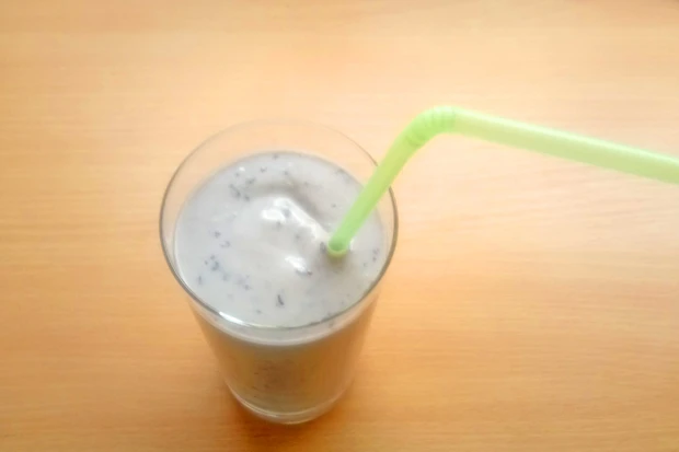 Moosbeer-Kokos-Shake