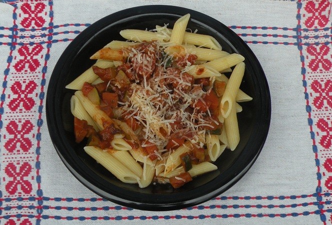 Tomatensauce mit Speck und Zucchini