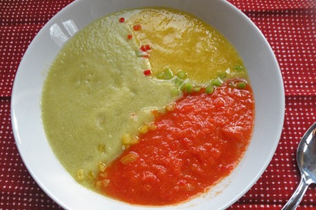 Dreifärbige Paprikasuppe