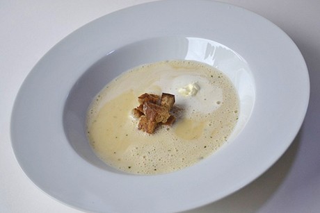 Cremesuppe vom Bergkäse mit Subierer