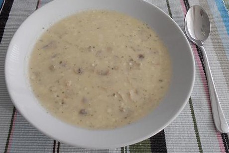 Knoblauchsuppe mit Schafskäse