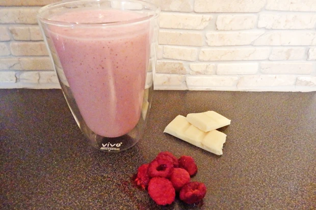 Himbeermilch mit wei&szlig;er Schokolade
