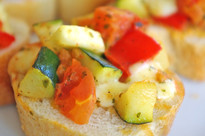 Crostini mit Mozzarella