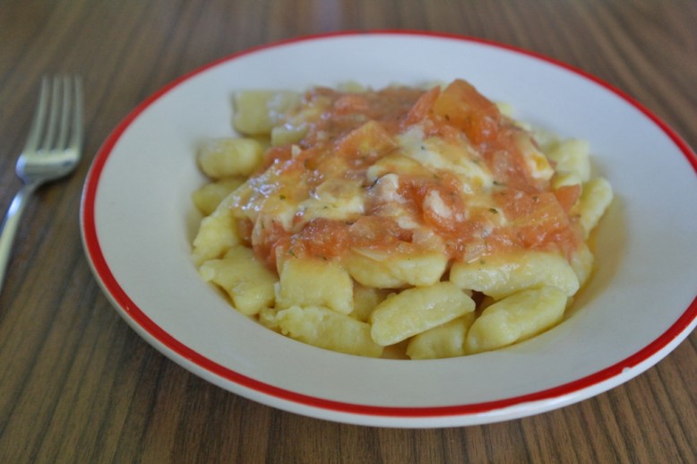 Erdäpfelnockerl in Dachsteiner-Tomatensauce