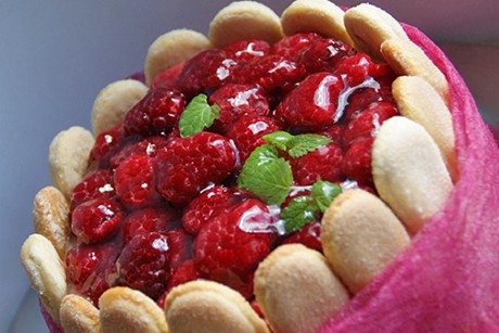 Himbeer-Vanilletorte mit Biskotten