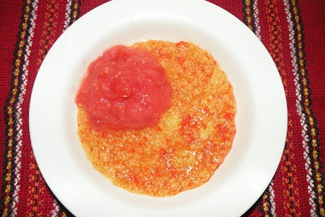 Maispaprika mit Tomatensauce