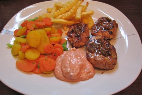 Pfeffersteak mit angefeuerter Sauce