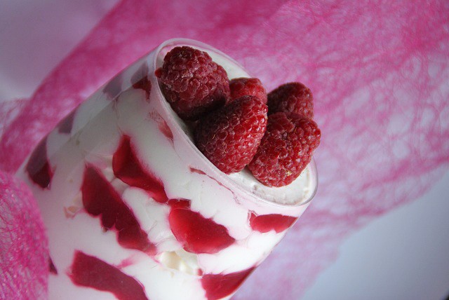 Zitronencreme mit Himbeermark