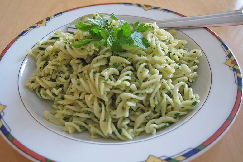 Fusilli mit Walnuss-Petersilien-Pesto