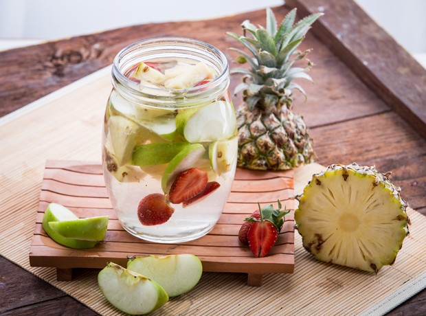 Detox Wasser mit Ananas