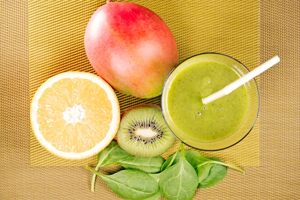 Orangen-Mango-Spinat-Smoothie