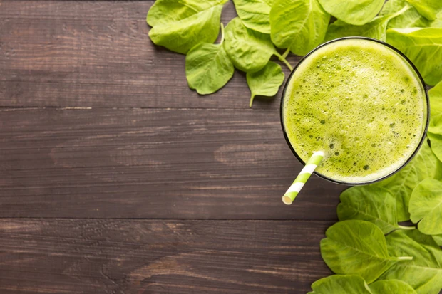 Süßer Detox Smoothie mit Spinat