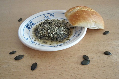 Kürbiskernaufstrich mit Rosinen