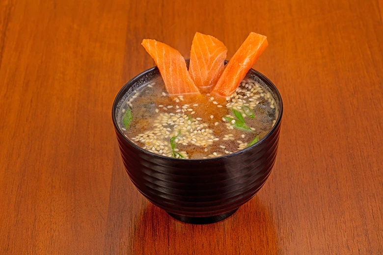Miso-Gemüse und Fisch Suppe