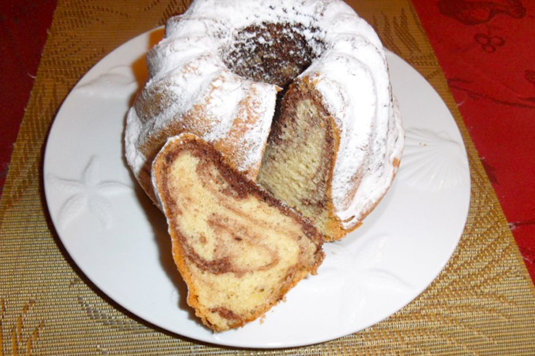 Mamorgugelhupf mit Obers
