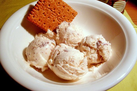 Kokos-Stracciatella-Eis
