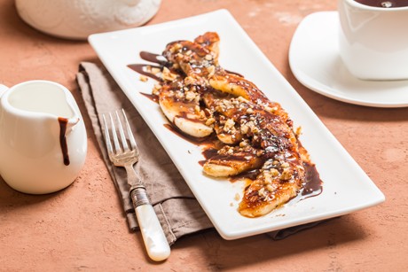 Gebratene Bananen mit Schokosauce