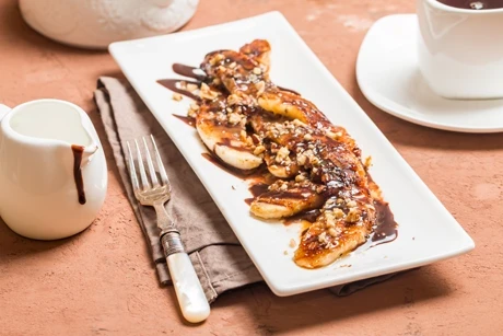 Gebratene Bananen mit Schokosauce
