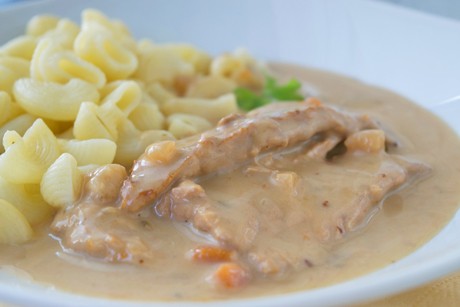 Schnitzel in Kapernsoße