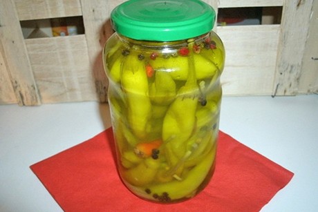 Eingelegte Pfefferoni